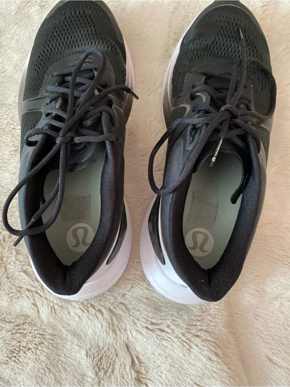 Lululemon Athletica women’s Blissfeel black running sneakers